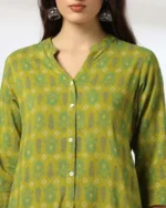 Women Geometric Print Straight Kurta with Insert Pocket - Image 2